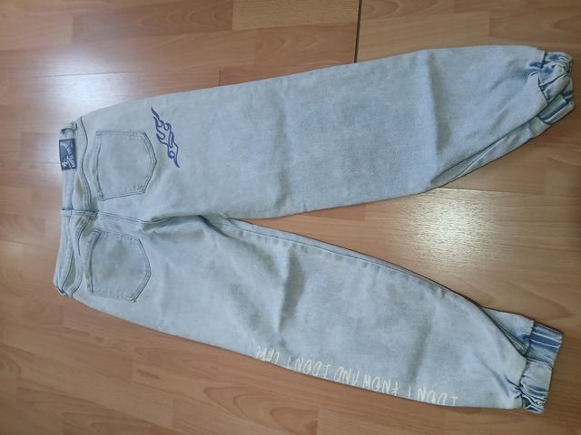 Vaqueros rotos azules