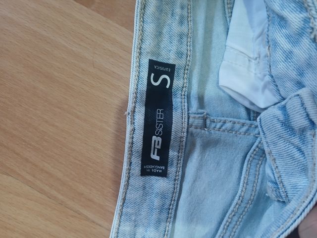 Vaqueros rotos azules