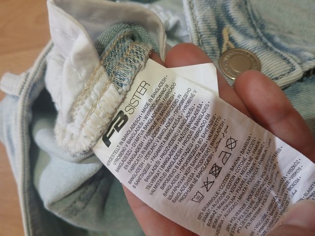 Vaqueros rotos azules