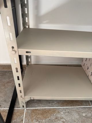 Estantería metálica beige