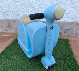 Maleta infantil con ruedas tipo scooter 