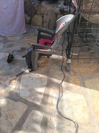 Sillita bebe para llevar en bici marca  Hamax.