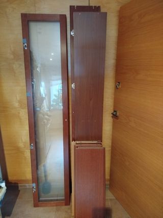 Armario Billy IKEA - Madera y cristal