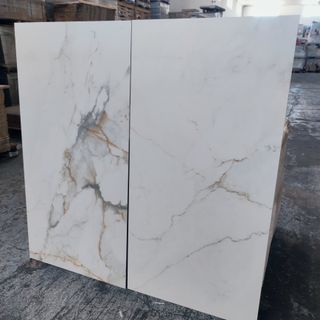 Lote de 100m2 de azulejos imitación mármol 60x120