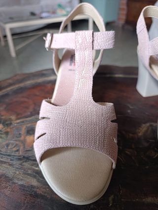 Sandalias tacón beige-rosa