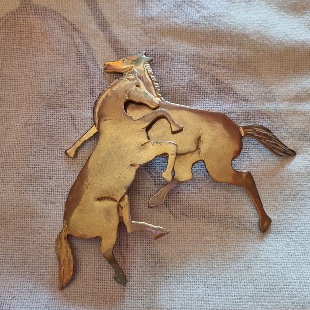 Decorazione vintage in ottone con 2 cavalli