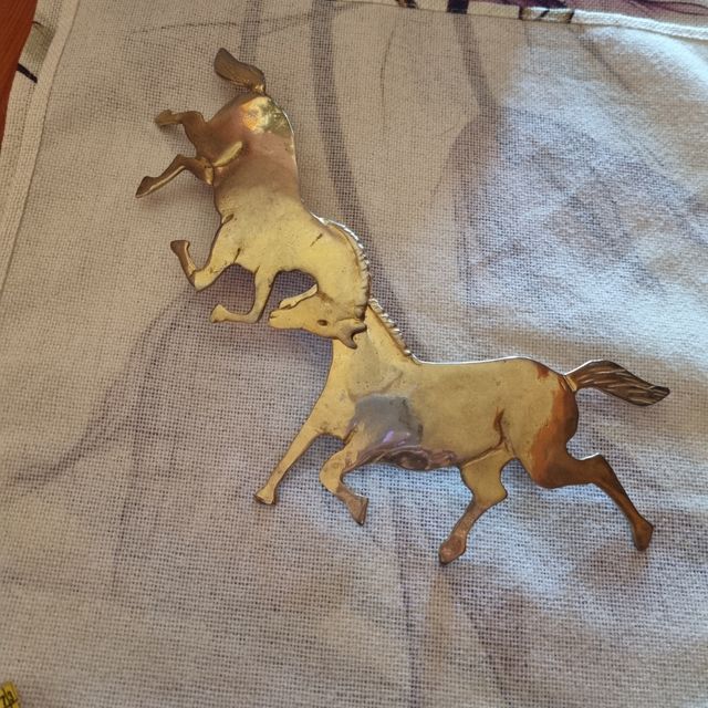 Decorazione vintage in ottone con 2 cavalli