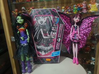 Pijama nuevo a estrenar + muñecas monster High