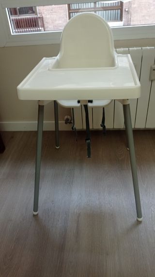 Trona bebé modelo ANTILOP de Ikea.