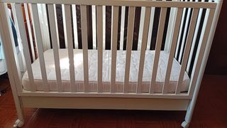 Berço c/ colchão + arrumação