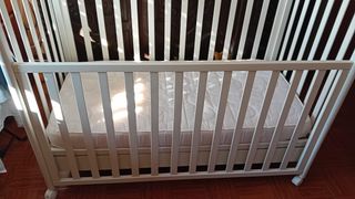 Berço c/ colchão + arrumação