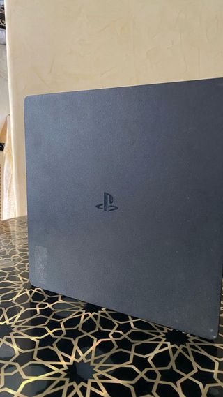 PS4 Slim (PlayStation 4) negra
