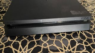 PS4 Slim (PlayStation 4) negra