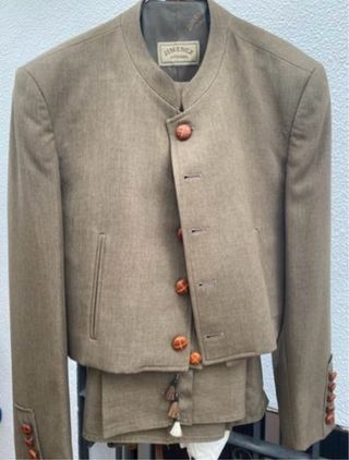 Traje de corto 
marca Jiménez 