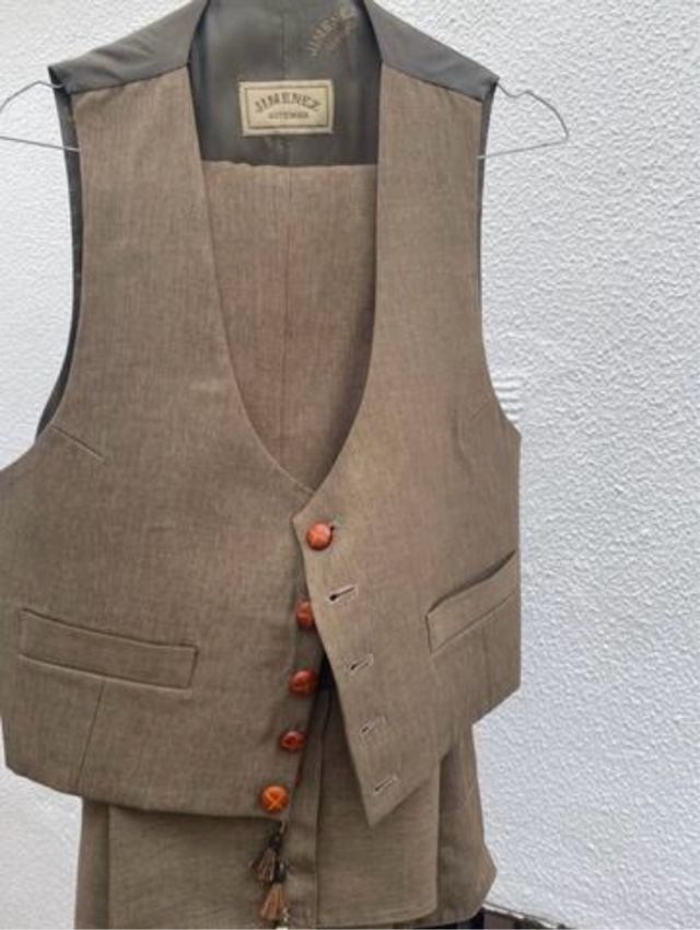 Traje de corto 
marca Jiménez 