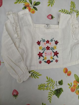 Blusa niña bordada flores
