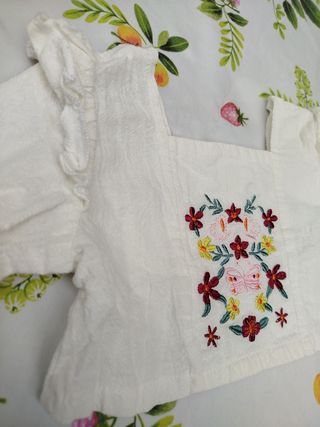 Blusa niña bordada flores