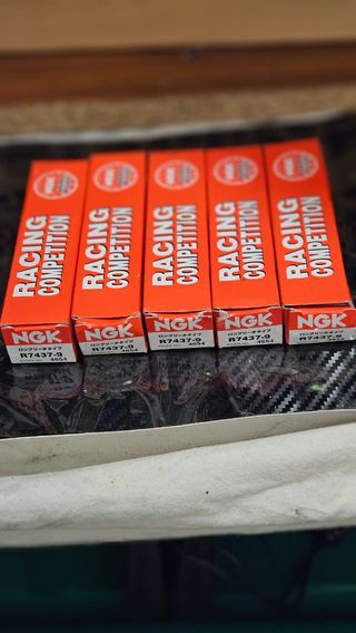 5 Bujías NGK R7437-9 Racing