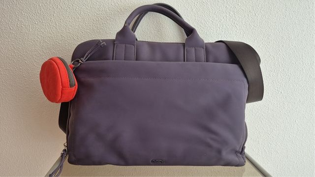 Maletín morado para portátil