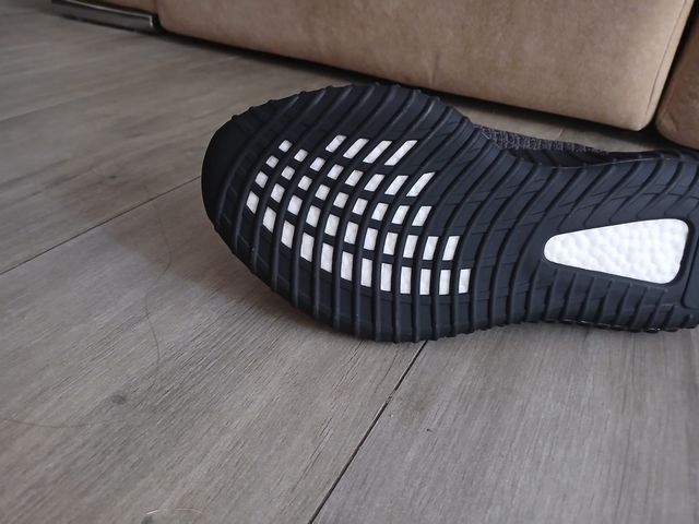 Zapatillas Yeezy 350 V2 negras