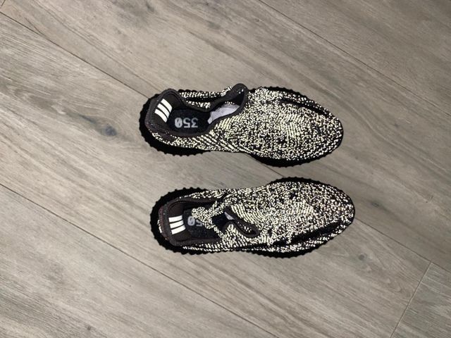 Zapatillas Yeezy 350 V2 negras