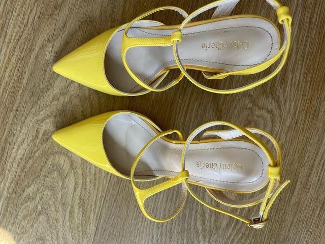 Tacones Carmela amarillos
