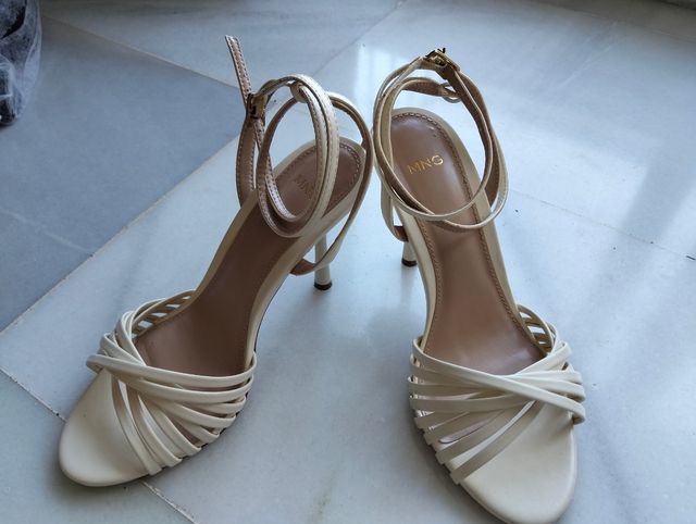 Zapatos MNG blancos elegantes