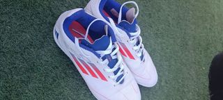 Zapatillas Adidas fútbol sala blancas y azules