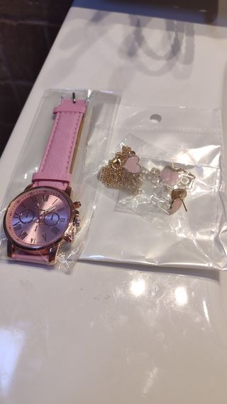 Reloj, pendientes, pulsera y collar rosa