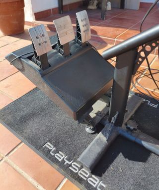 Volante Thrustmaster más asiento playseat 
red bul