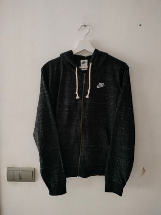 Sudadera Nike negra vintage para mujeres.
