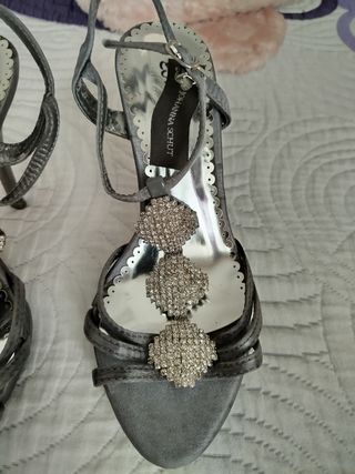 Tacones Johanna Schultz Gris