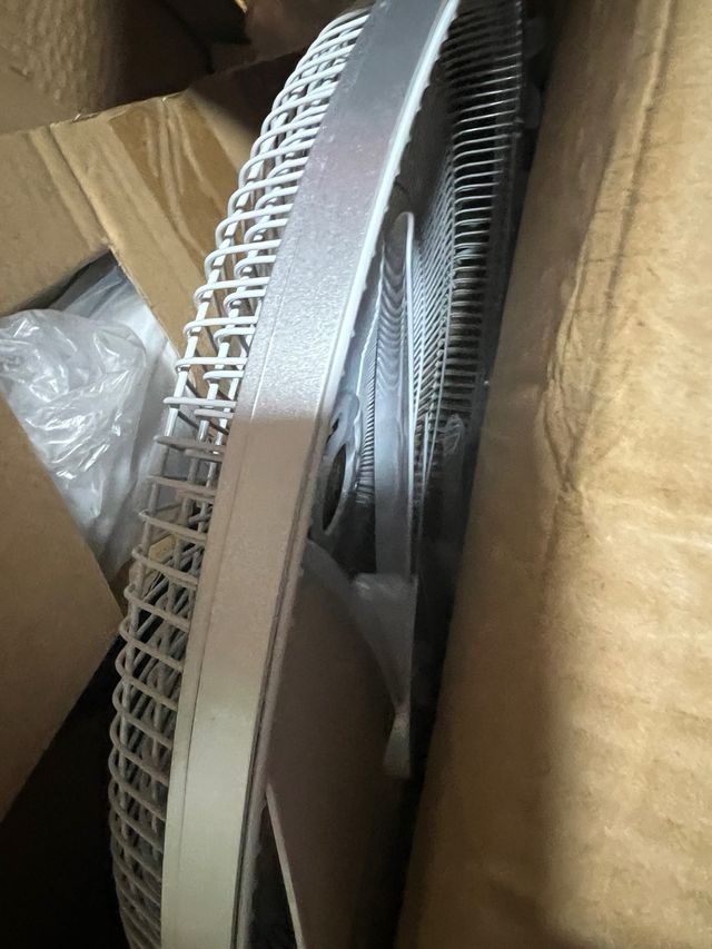 Ventilador pie blanco-plata