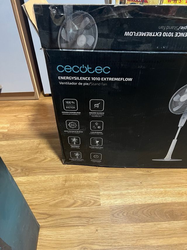 Ventilador pie blanco-plata