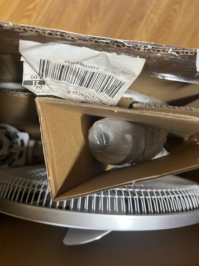 Ventilador pie blanco-plata