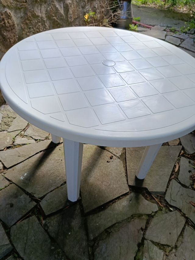 Tavolo da giardino Mesa in plastica bianca