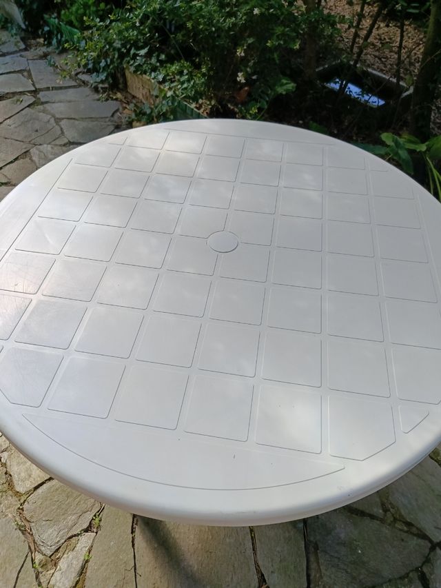 Tavolo da giardino Mesa in plastica bianca