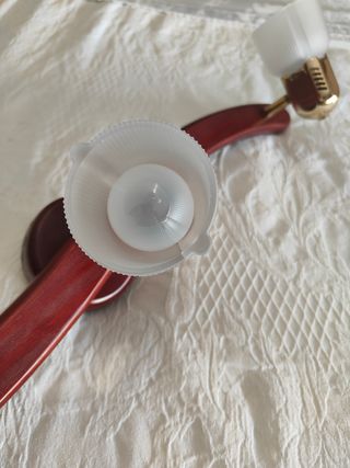 Lámpara 3 luces madera dorada.
  