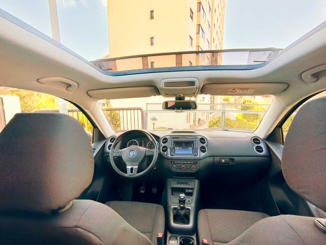 Volkswagen Tiguan NACIONAL TECHO 46000 KMS