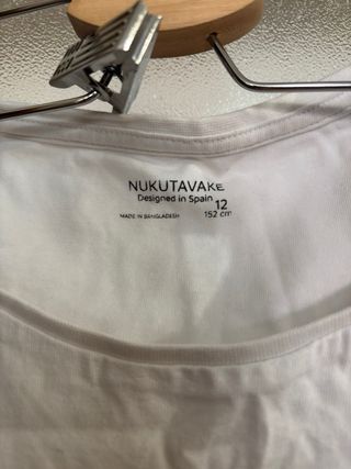 Camisetas Nukutave - Blanca
talla 12 
