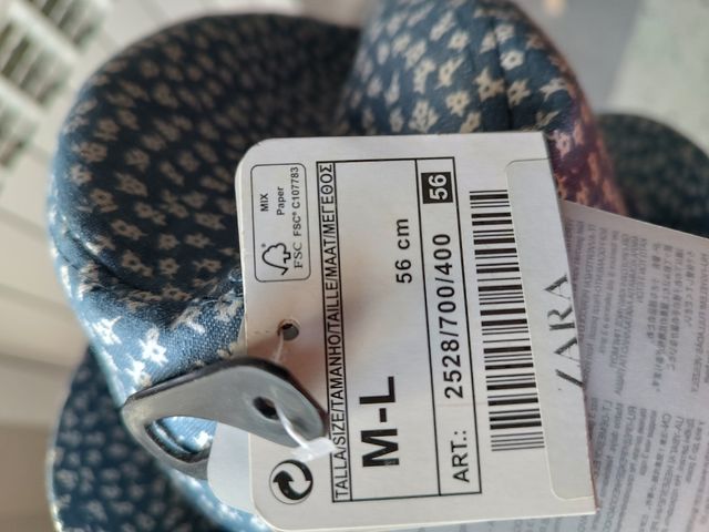 Sombrero flores azul claro. Tela vaquera.