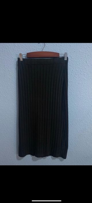 Falda midi plisada negra 