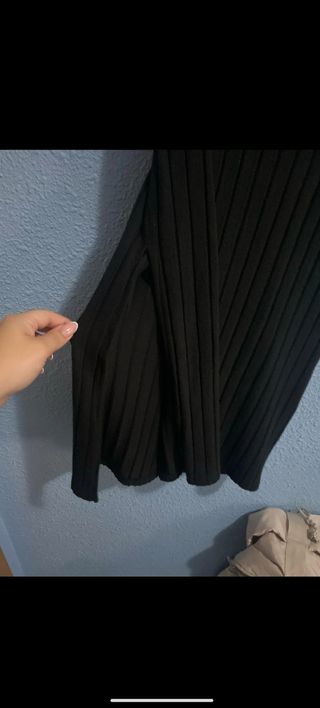 Falda midi plisada negra 