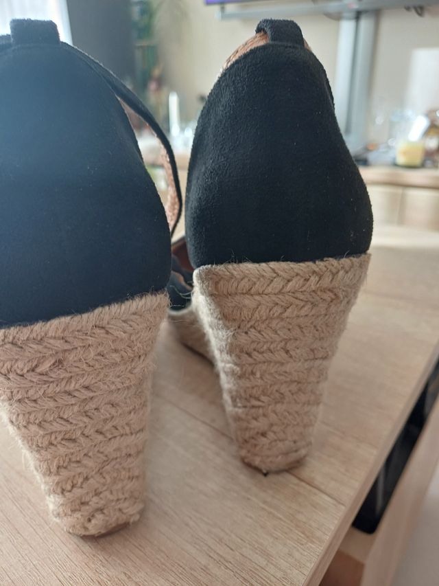 Alpargatas TULIPANO negras-cuña esparto