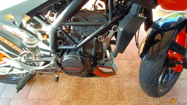 KTM Duke 125 - Moto