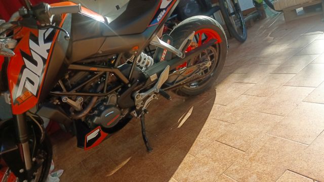 KTM Duke 125 - Moto
