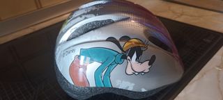 Casco bici niña Goofy Disney