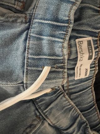 2 Vaqueros rotos: azul y negro