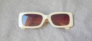 Gafas sol cuadradas beige