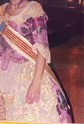Traje Fallera: 2 cuerpos, 2 pares zapatos. 